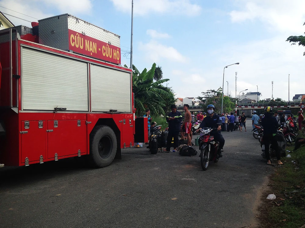 Tiếp tục tìm kiếm bé gái dưới sông Giồng Ông Tố ảnh 1